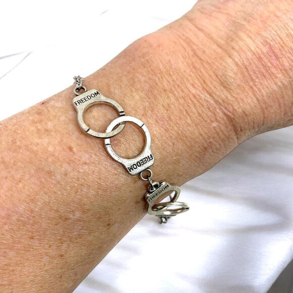Silver Tone Handcuff Themed Freedom Charm Bracelet Toggle Clasp 8"L - Picture 2 of 4